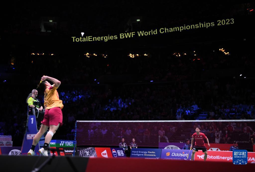 员踏上了追 员踏上了追